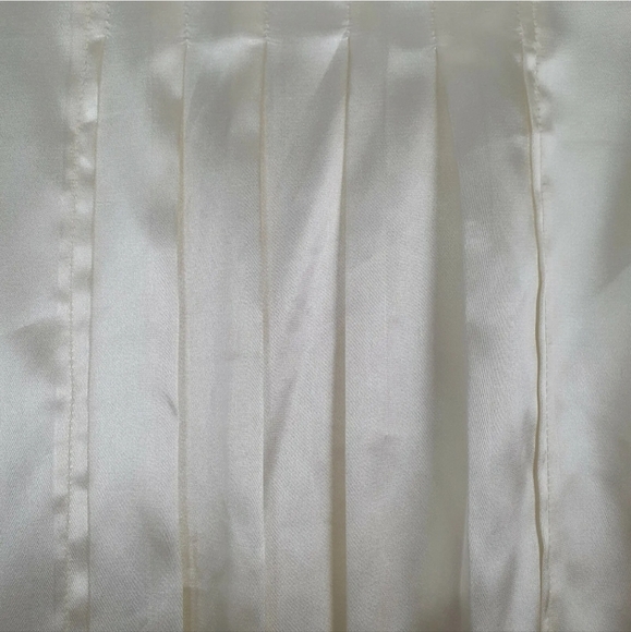 Review White Cream Size 10 Satin Feel Soft Shoulder Women's Top Shirt Blouse - Picture 6 of 12